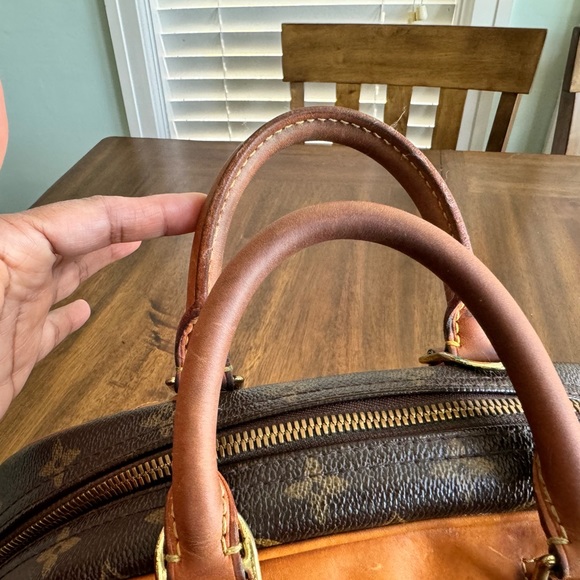 2 Hour SALE!!! Vintage Louis Vuitton Trouville handbag - Picture 4 of 16